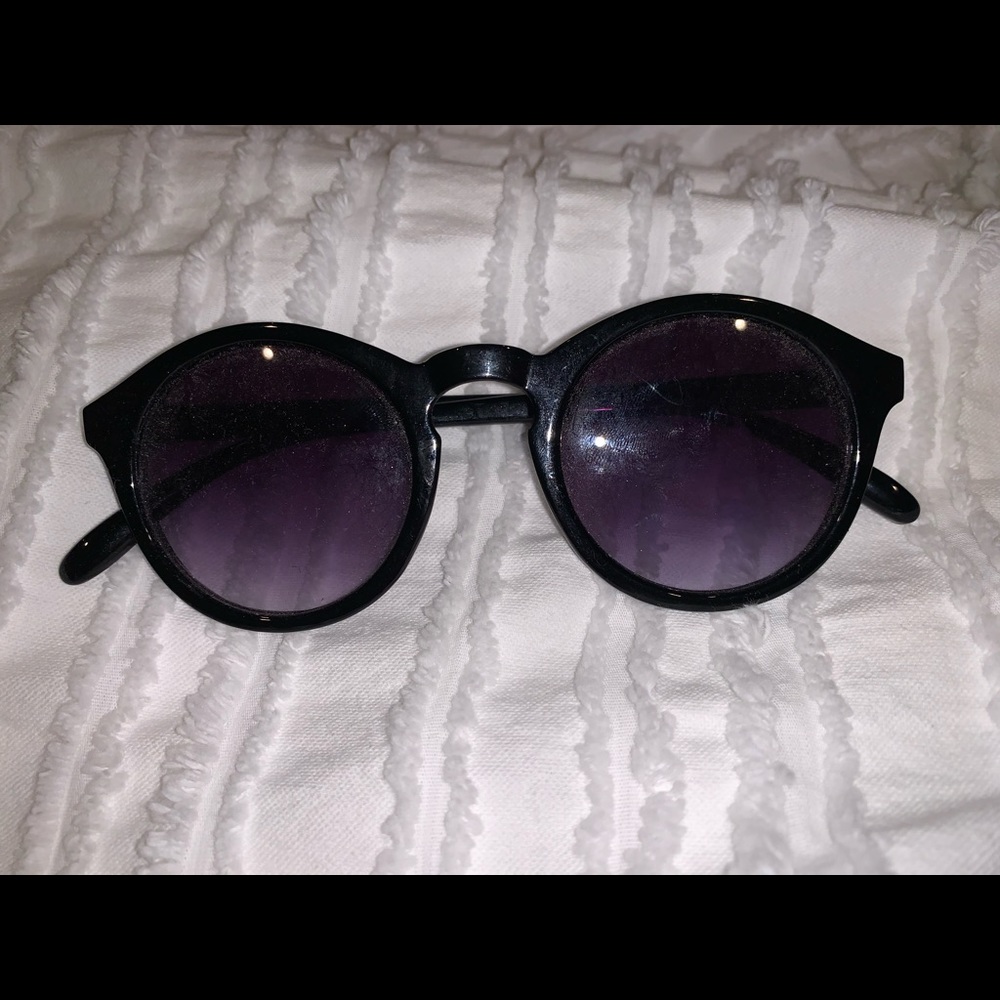 ⭐️BLACK OMBRÉ SUNGLASSES⭐️